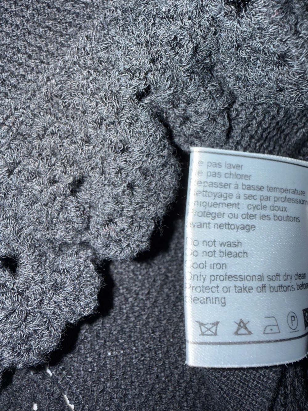 ⭐️Chanel Black Sleeveless Knit Top - Picture 8 of 9